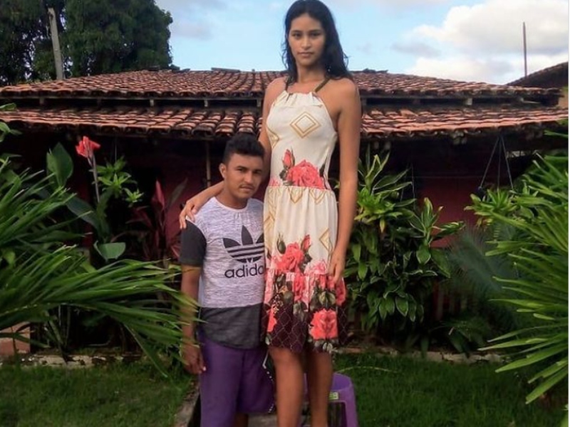 Introducing The World’s Tallest Teen: A Young Lady’s Incredible Growth ...