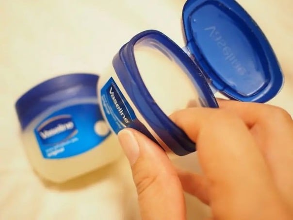 All The Ways You Didn’t Know Vaseline Can Act As Your Trusty Sidekick