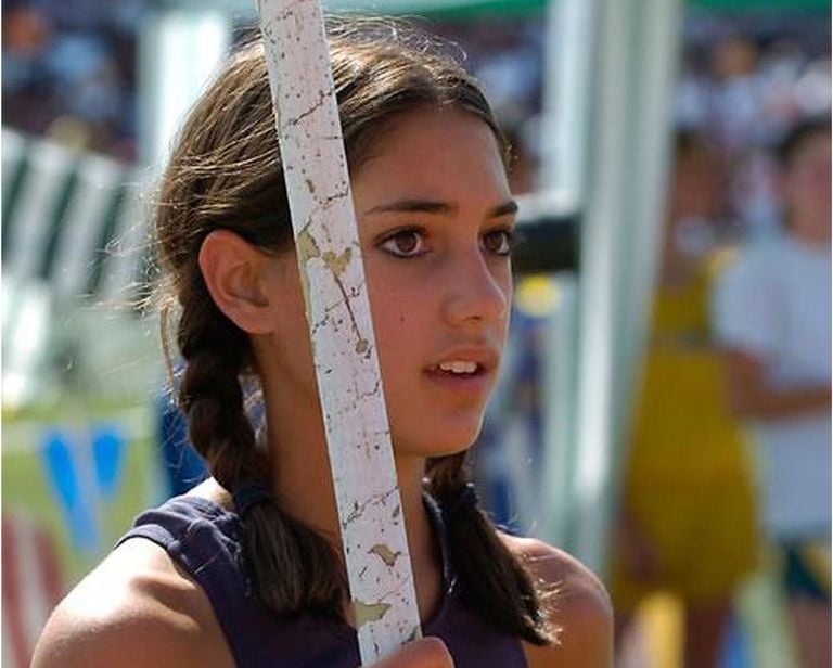 The Surprising Story Behind Pole Vaulter Allison Stokkes Innocent Viral Photo 9520