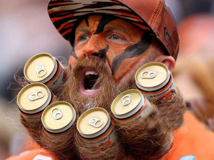 Top 20 Craziest Costumes Worn By NFL Fans On Game Day Trendy Matter