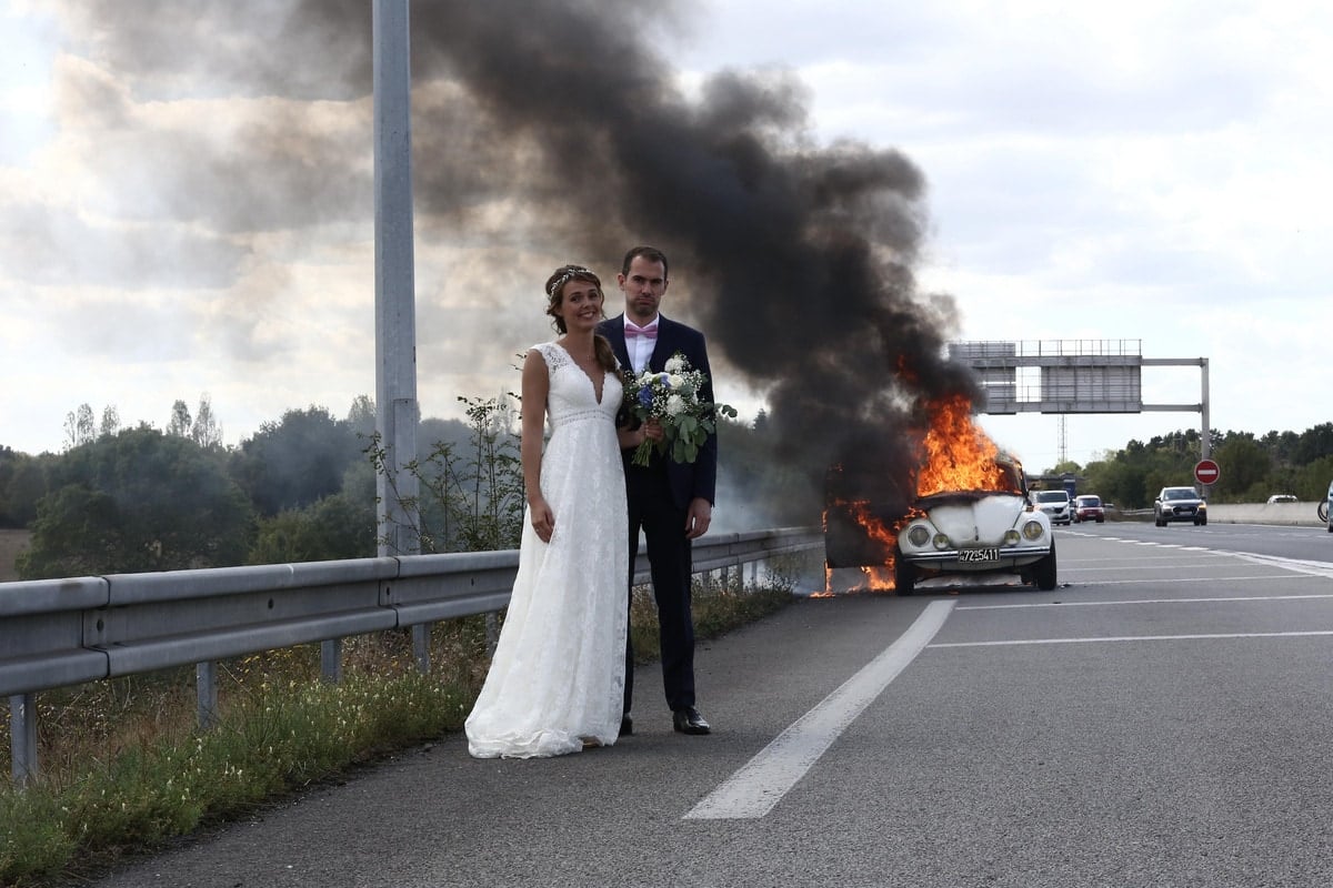 https://www.trendymatter.com/fast-gallery/must-see-photos-of-hilarious-wedding-fails-captured-on-camera/3/?utm_source=facebook&amp;utm_content=feed&amp;utm_campaign=ME_FB_WW_TM_D_CC25_NOBLK_WeddingFails_ALTFPYMMOG_V3_UV5_1008_at&amp;utm_term=23852645769880731&amp;utm_med