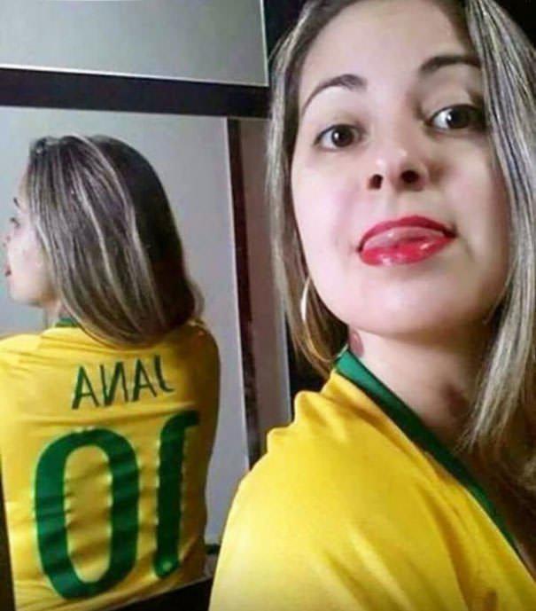 Selfie Fails These People Forgot To Check The Background Of Their Photo Before Posting 